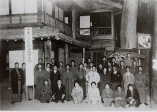 明治期の亀屋旅館の白黒写真